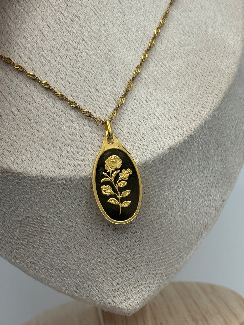 PAMP 2.5g Rosa Gold Minted Pendant In Assay