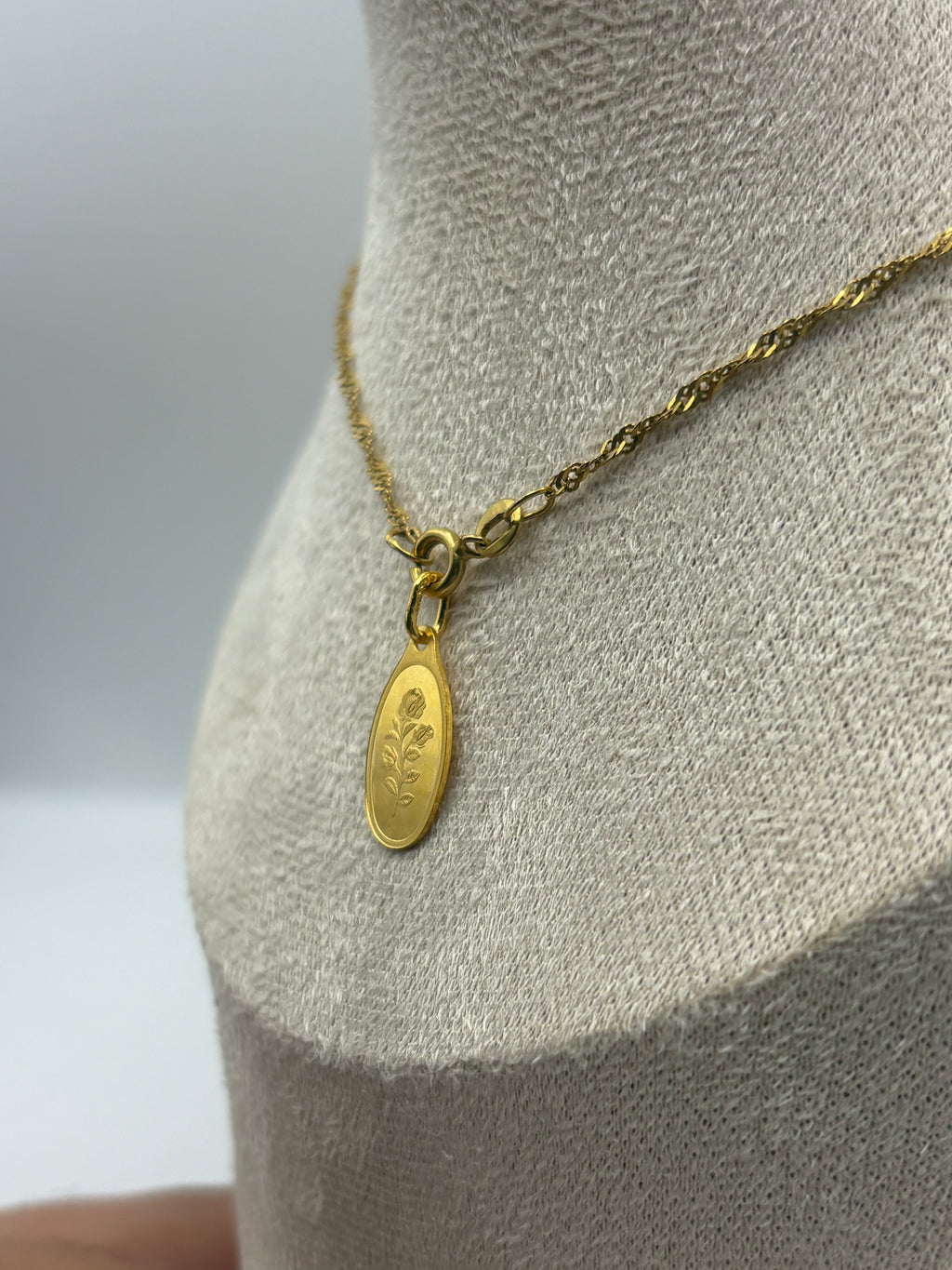 PAMP Suisse 1g Rosa Oval Gold Bar Pendant 24kt .9999 Fine Gold
