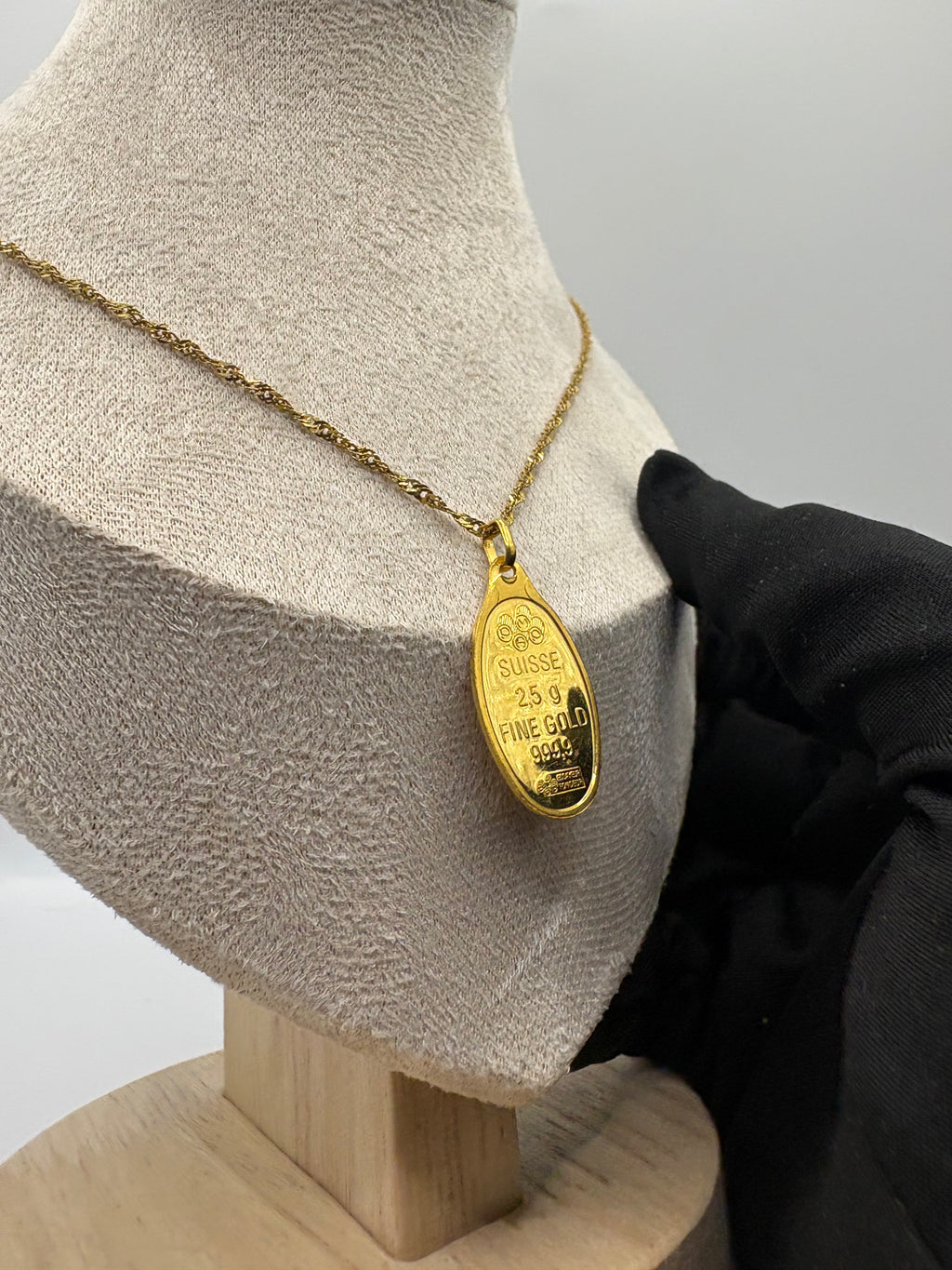 PAMP 2.5g Rosa Gold Minted Pendant In Assay